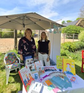 Christine Schwab und Eva Groß an unserem Infostand in Rügland